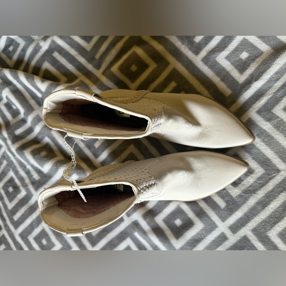 Dolce Vita Koolson like Laci Western Boot Cream White Size 9 Braid Pattern - Picture 4 of 8